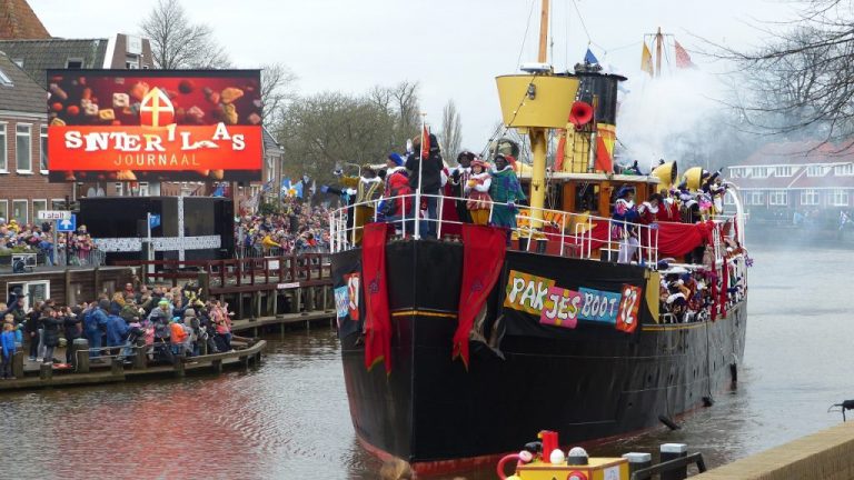 Dongeradeel Sociaal kritisch op ruim ton overschrijding bij Sinterklaasintocht