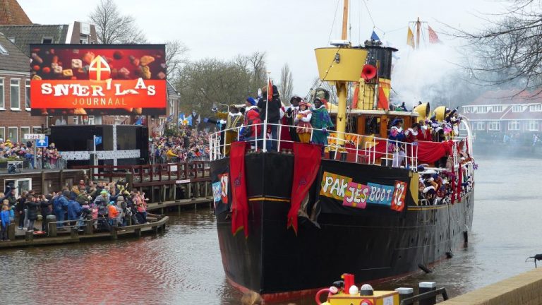 Dongeradeel Sociaal kritisch op ruim ton overschrijding bij Sinterklaasintocht