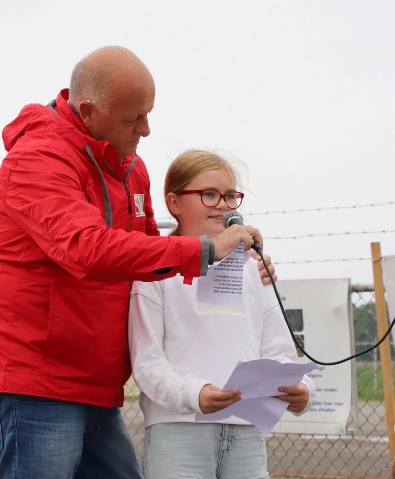 Sjoerd en Jikke maken indruk tijdens groot protest tegen gaswinning onder de Waddenzee