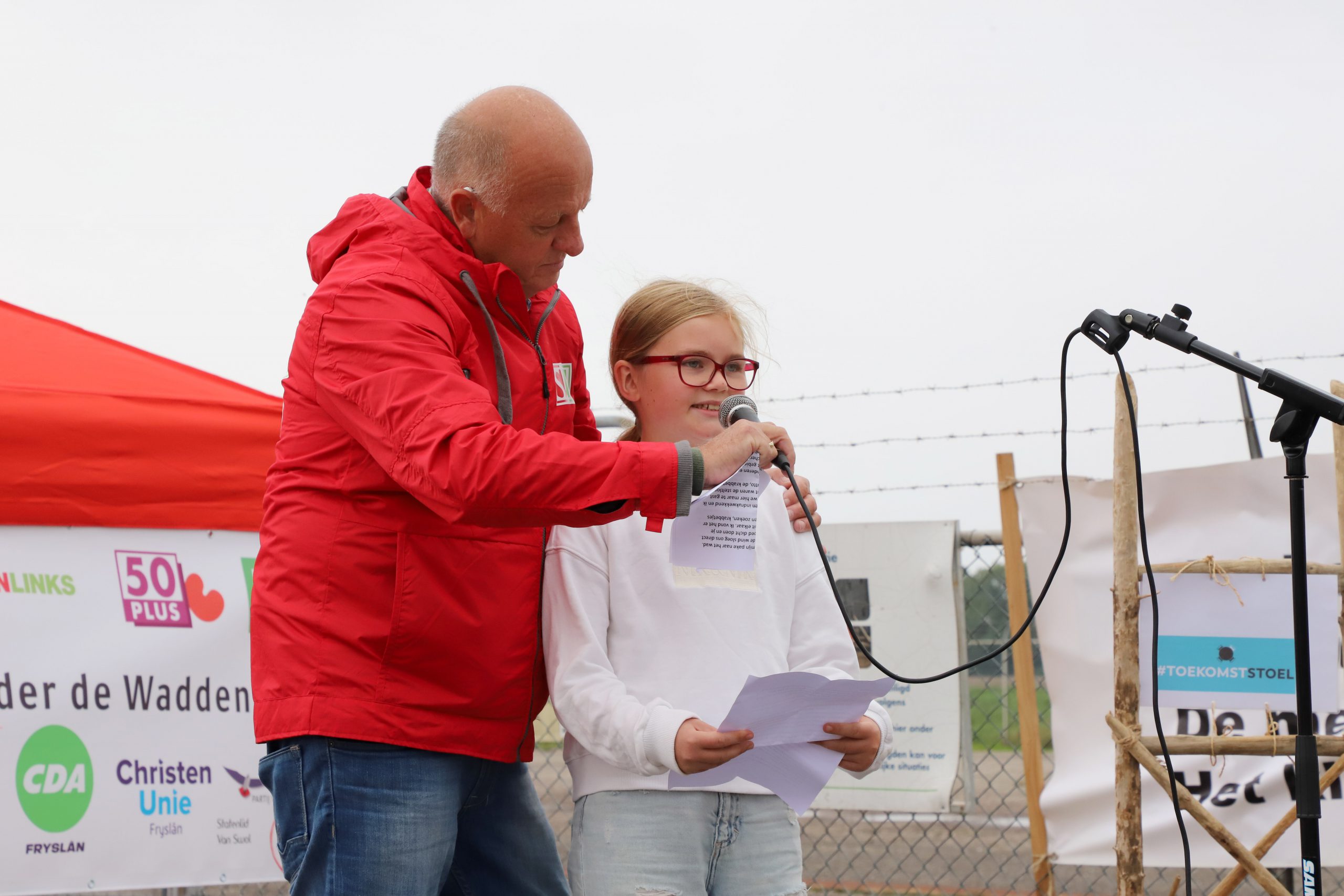 Sjoerd en Jikke maken indruk tijdens groot protest tegen gaswinning onder de Waddenzee