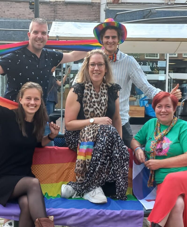 Regenboogbankje voor Dokkum